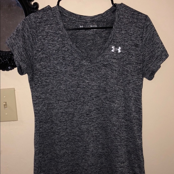 Under Armour Tops - Under Armour athletic top Under Armour Tops - Under Armour athletic top